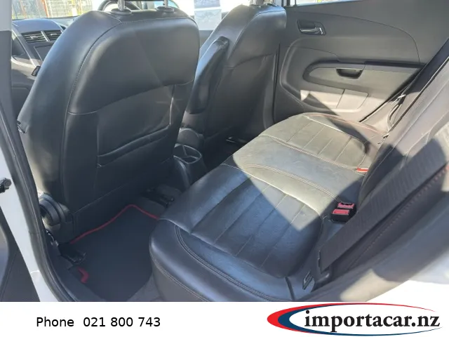 HOLDEN 2015 Carousel 3