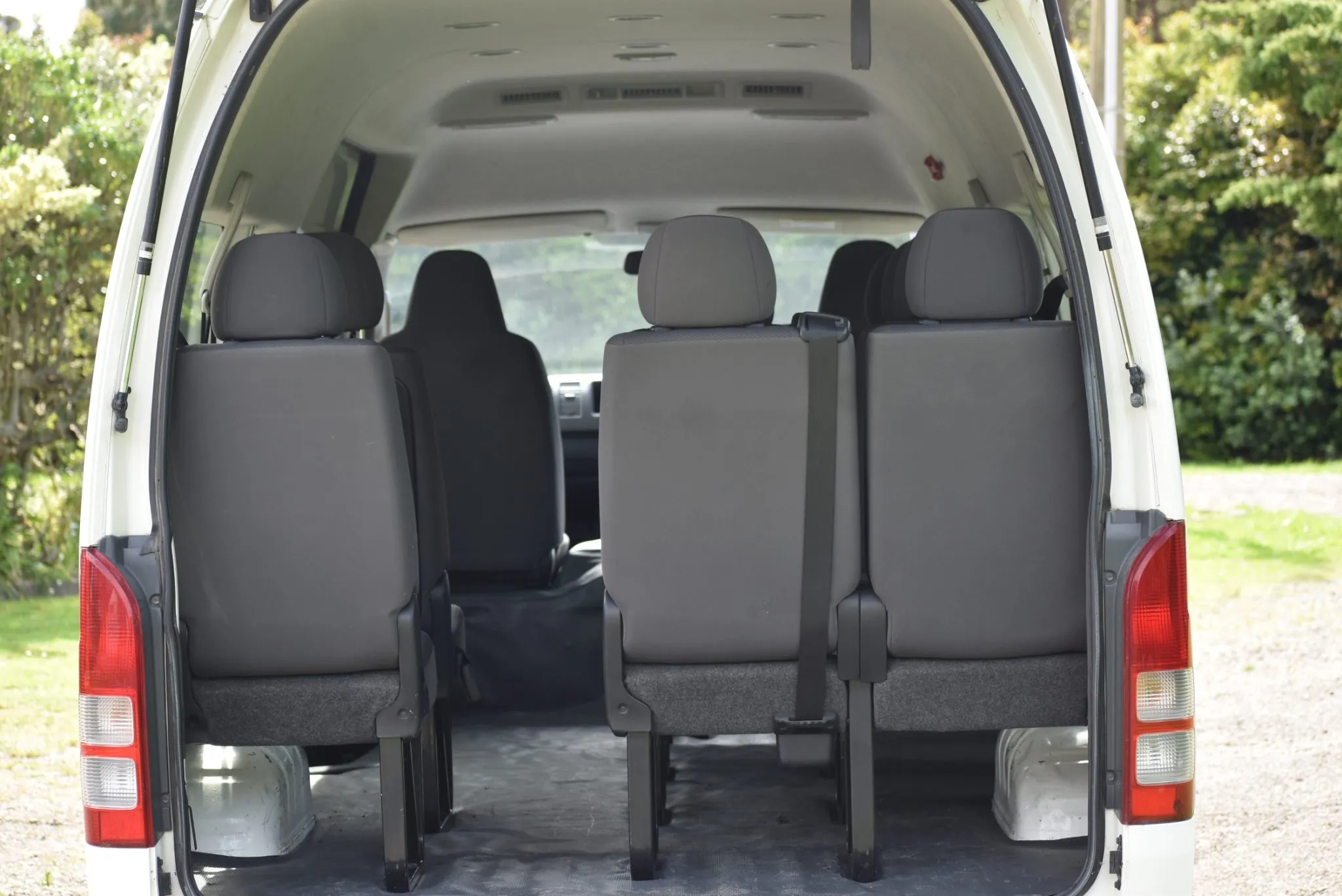 2013 Toyota Hiace Td 12 Seat High Roof People Mover Carousel 2
