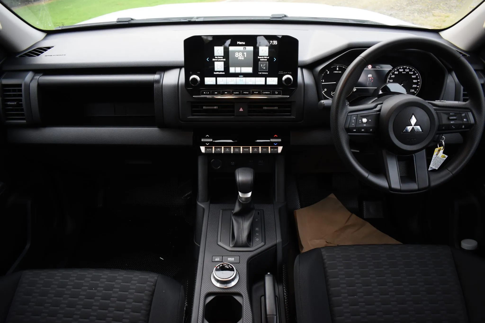 2025 Mitsubishi Triton CC GLX 4WD Flat Deck 6At Carousel 6