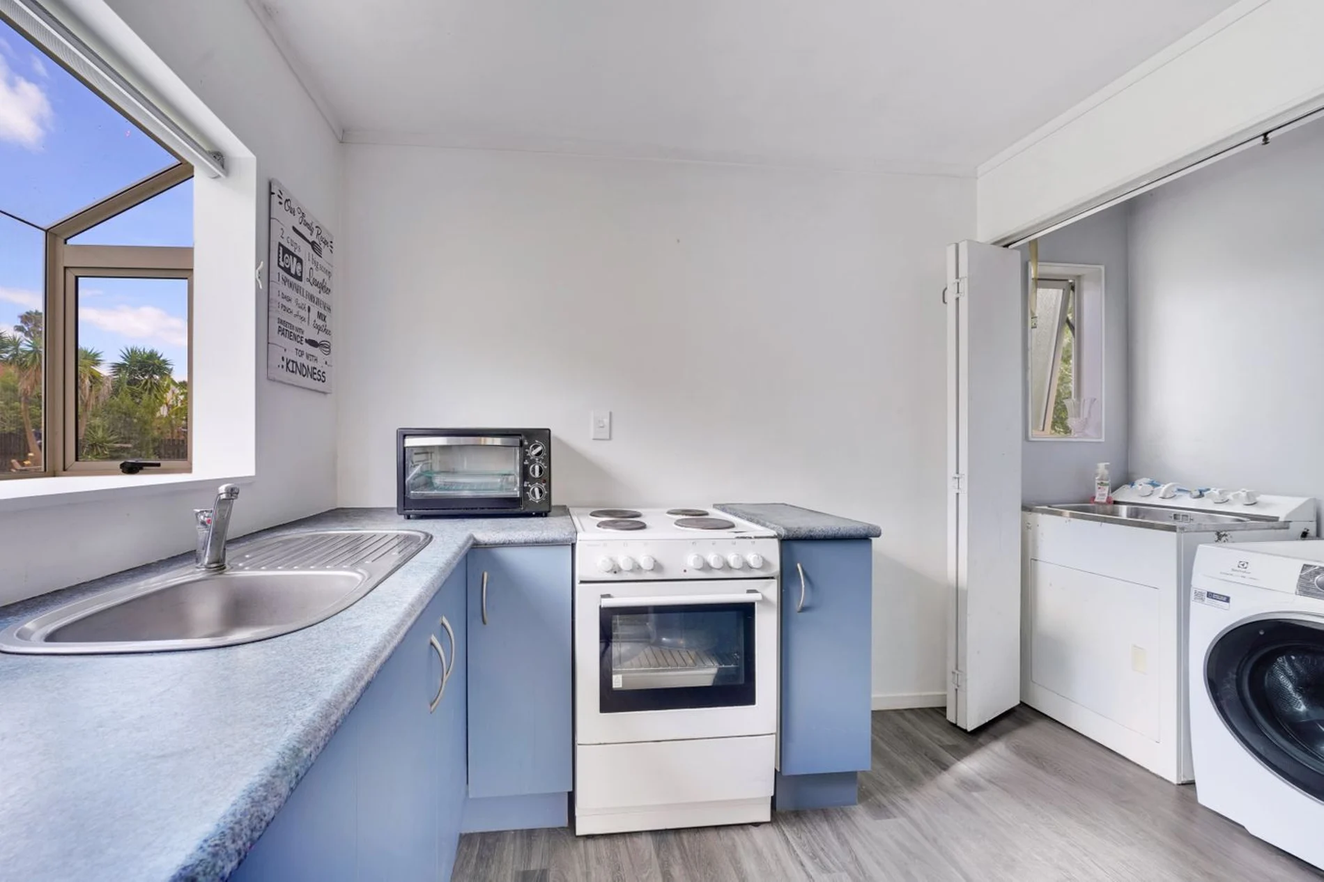 70 Clayton Avenue, Otara Manukau City 2013 Carousel 5