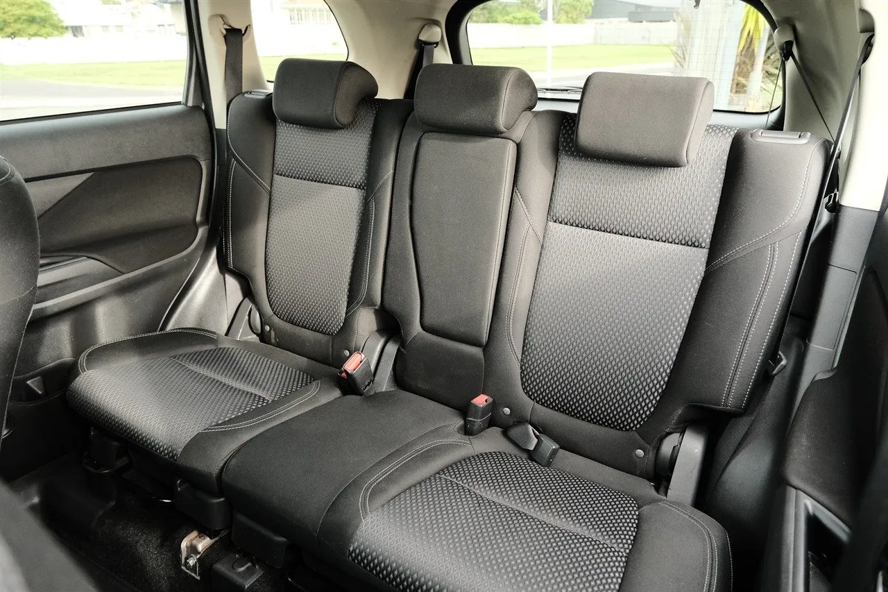 2022 Mitsubishi Outlander LS Carousel 7
