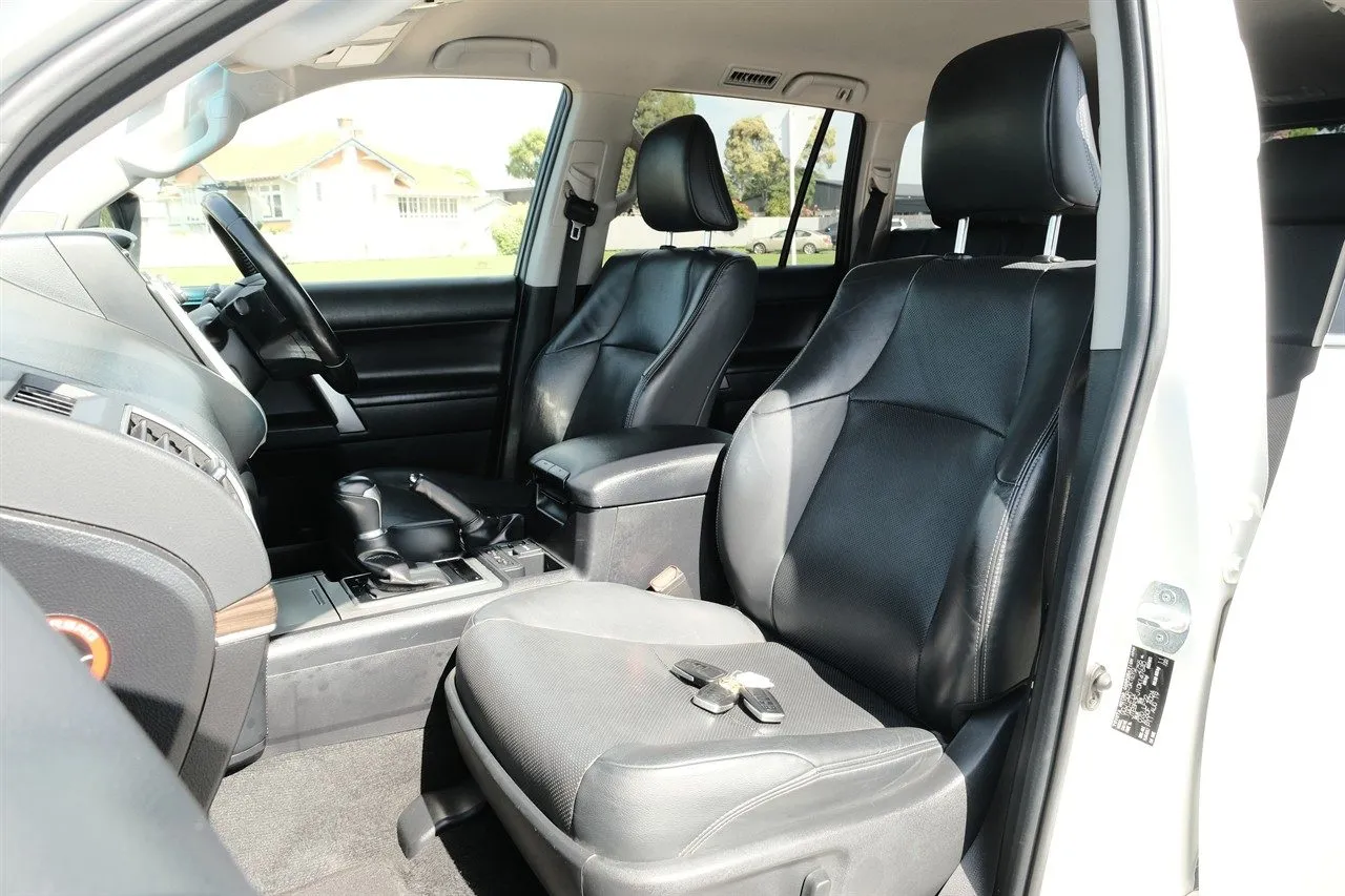 2019 Toyota Land Cruiser Prado VX Carousel 5