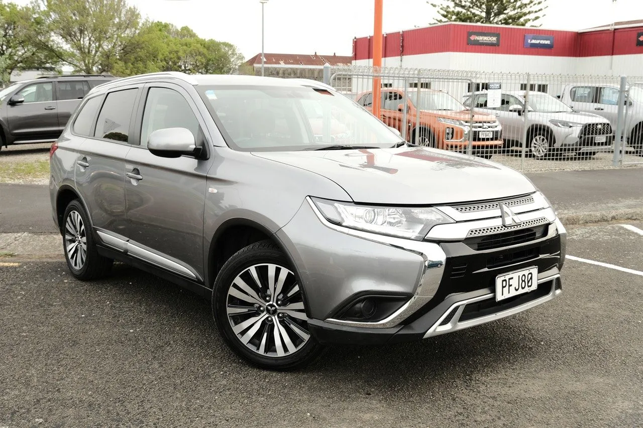 2022 Mitsubishi Outlander LS