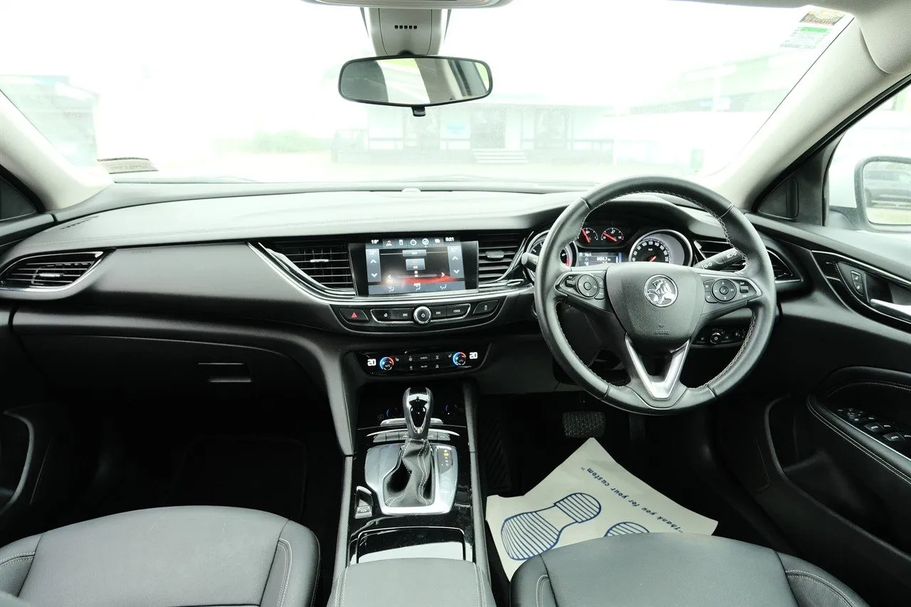 2019 Holden Commodore Calais Carousel 7