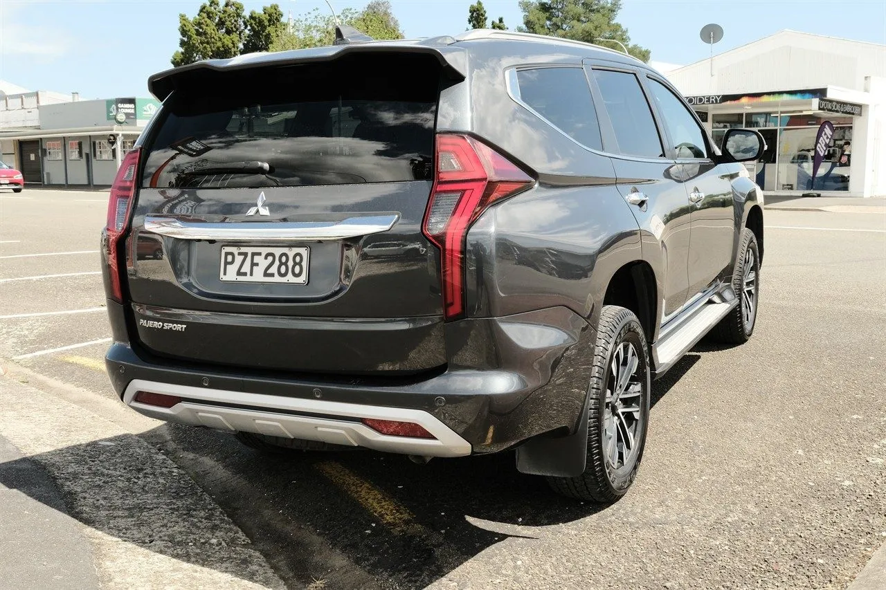 2023 Mitsubishi Pajero Sport VRX Carousel 2