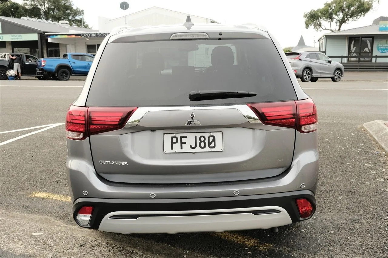 2022 Mitsubishi Outlander LS Carousel 4