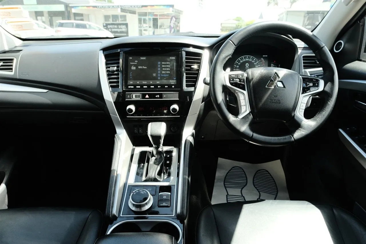 2023 Mitsubishi Pajero Sport VRX Carousel 9