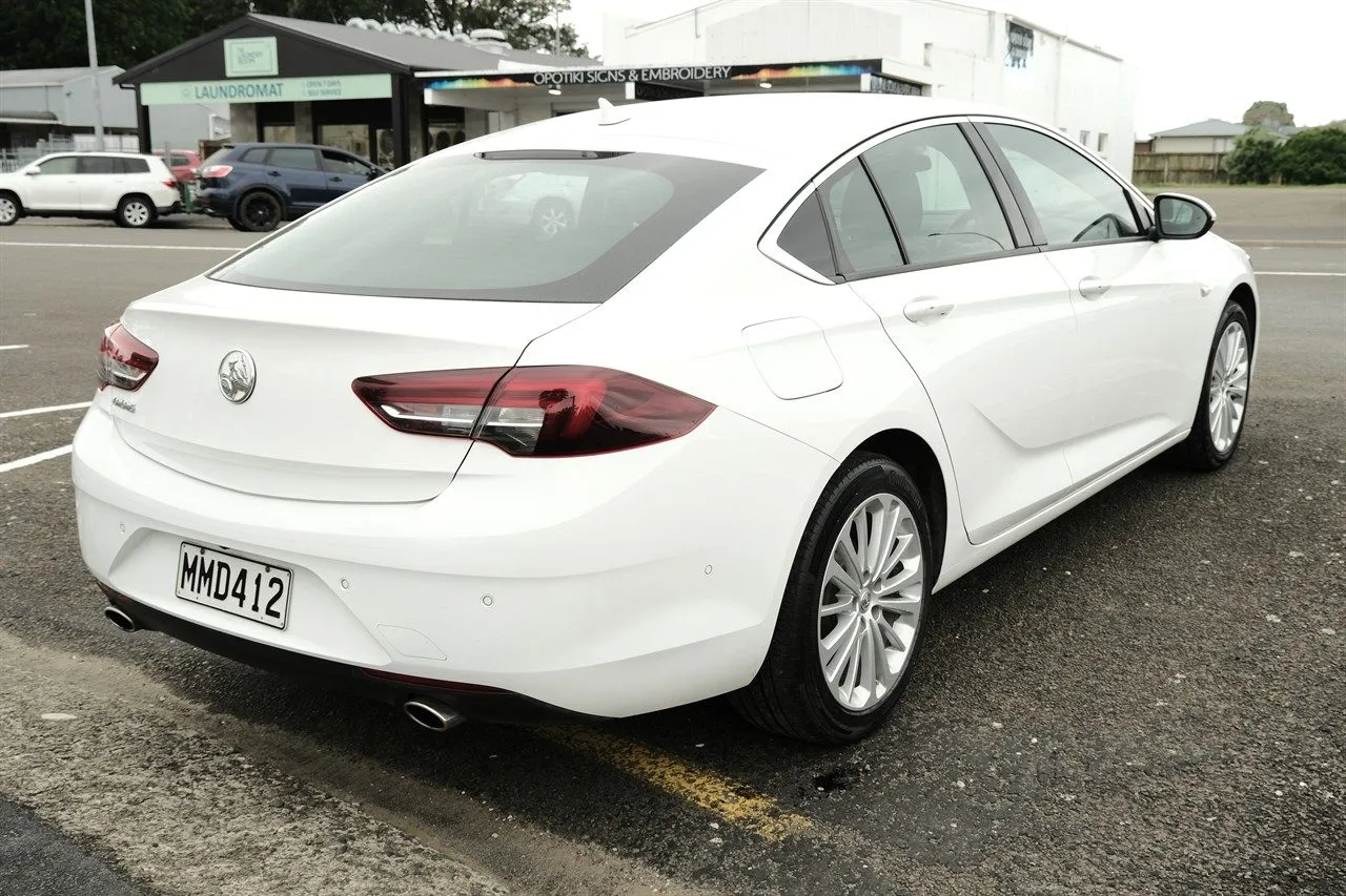 2019 Holden Commodore Calais Carousel 3
