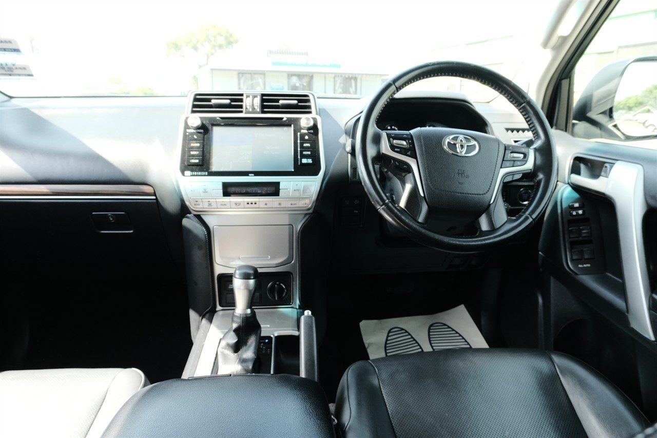 2019 Toyota Land Cruiser Prado VX Carousel 7