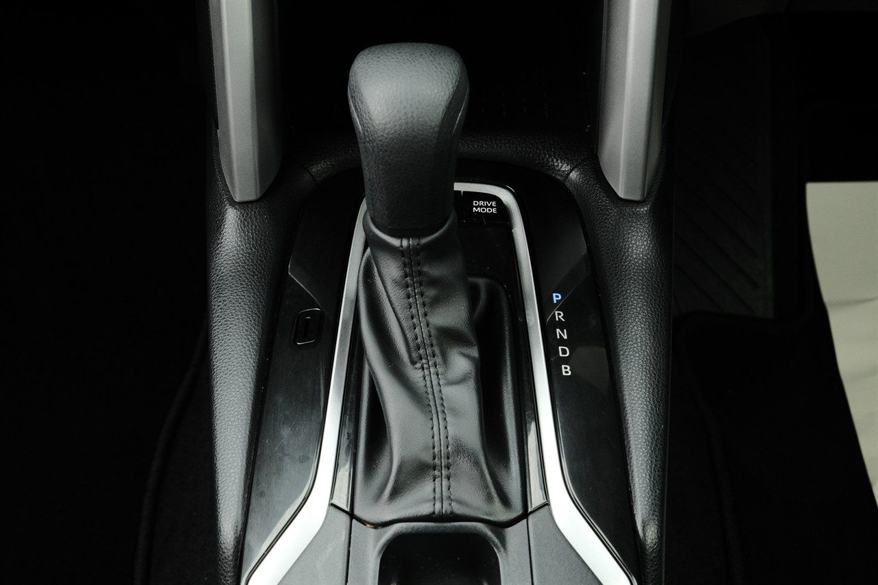 2024 Toyota Corolla Cross GX Hybrid Carousel 8