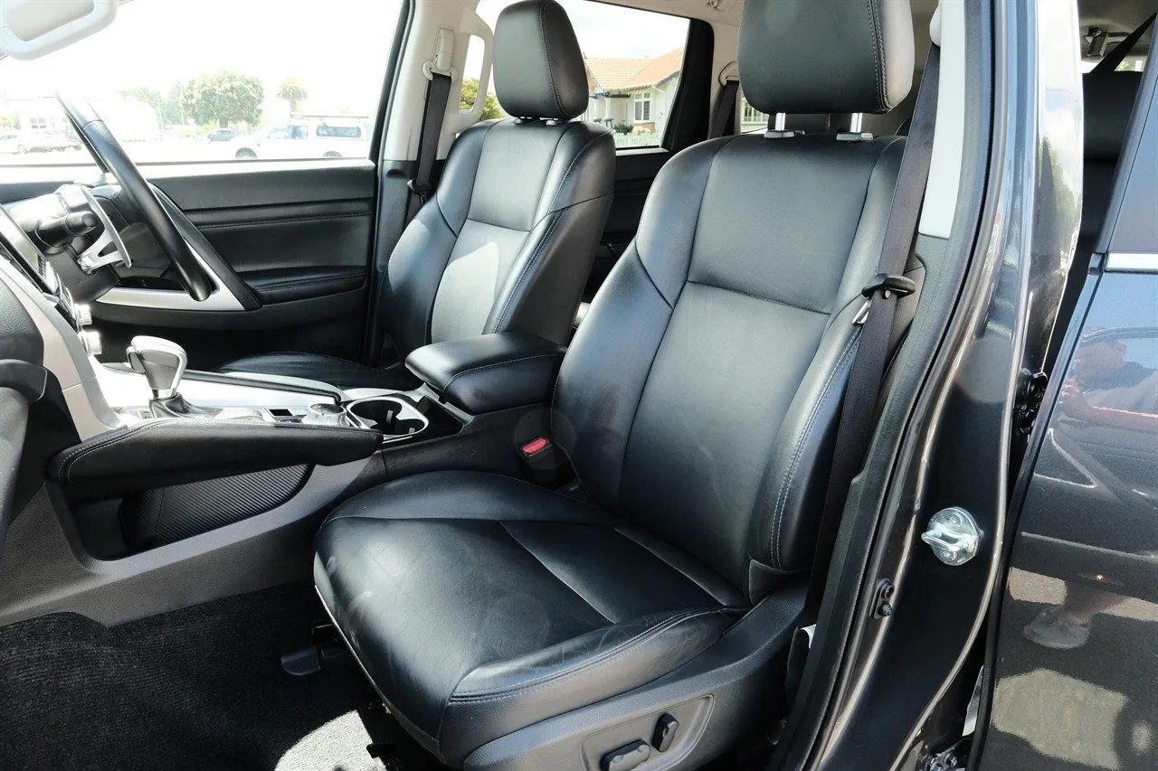 2023 Mitsubishi Pajero Sport VRX Carousel 5
