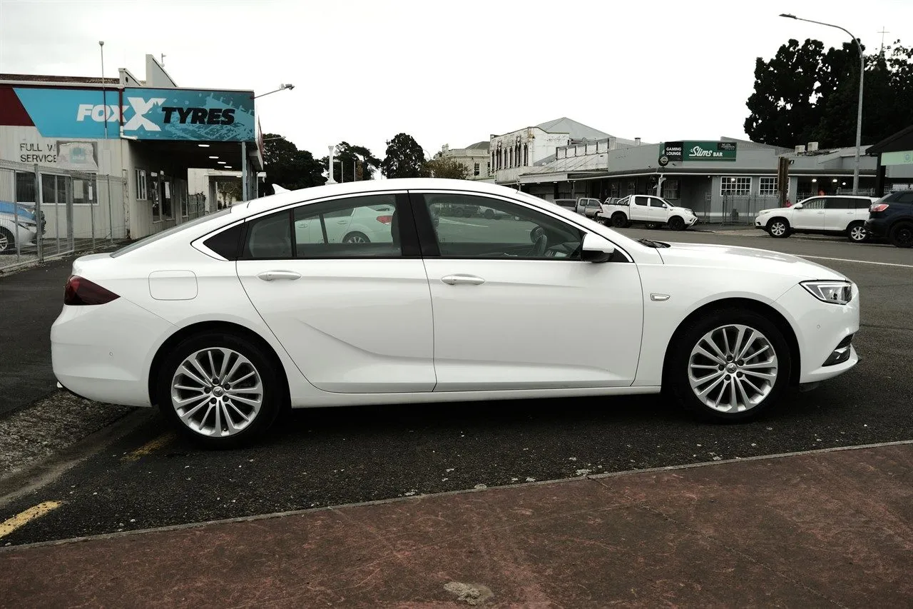 2019 Holden Commodore Calais Carousel 1
