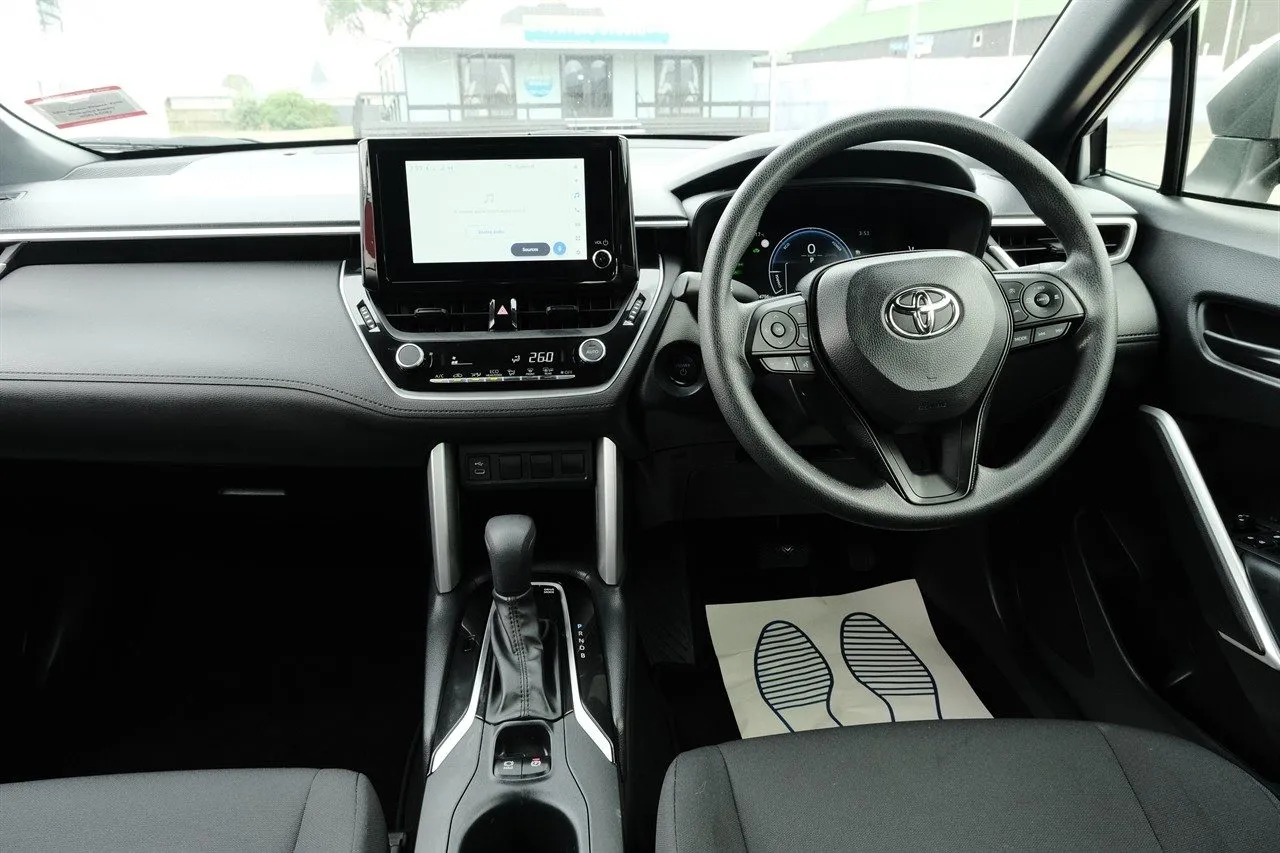 2024 Toyota Corolla Cross GX Hybrid Carousel 7