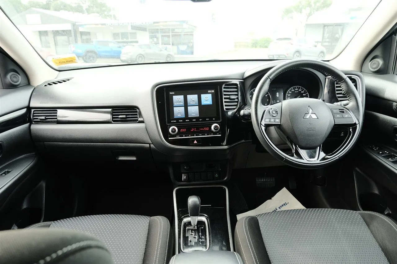 2022 Mitsubishi Outlander LS Carousel 8