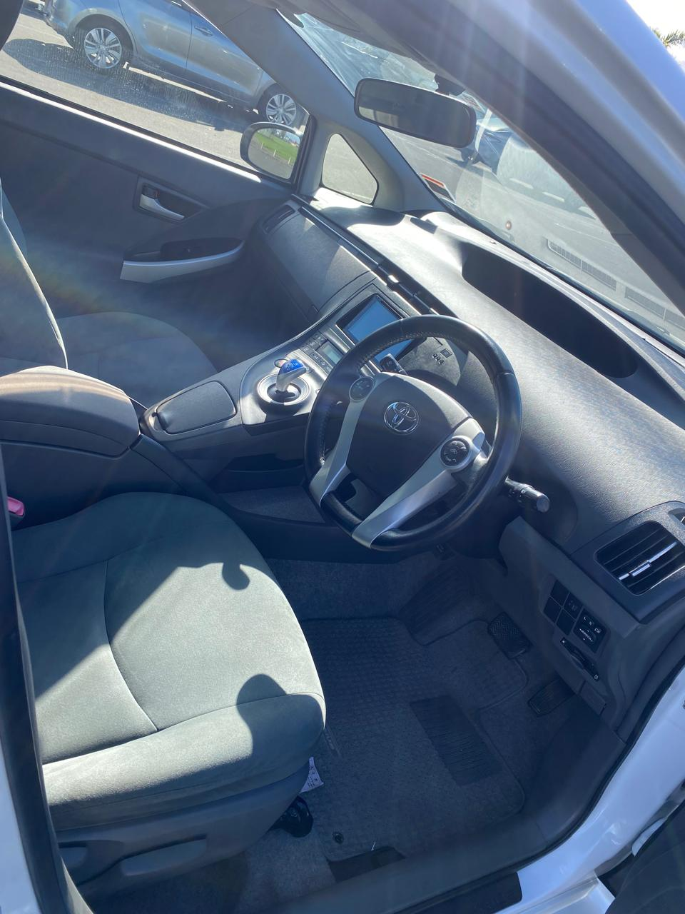 Toyota Pirus 2011 Carousel 7