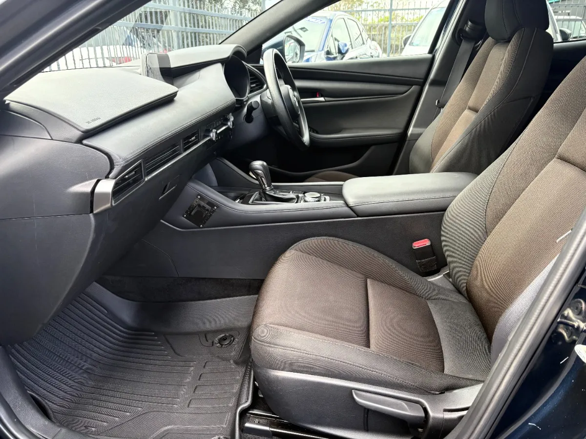 2021 Mazda 3 MAZDA 3 FASTBACK 15S Carousel 7