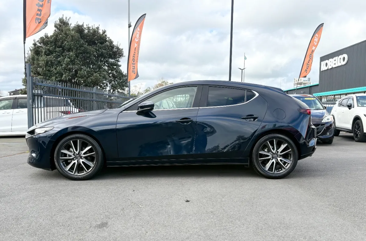 2021 Mazda 3 MAZDA 3 FASTBACK 15S Carousel 3