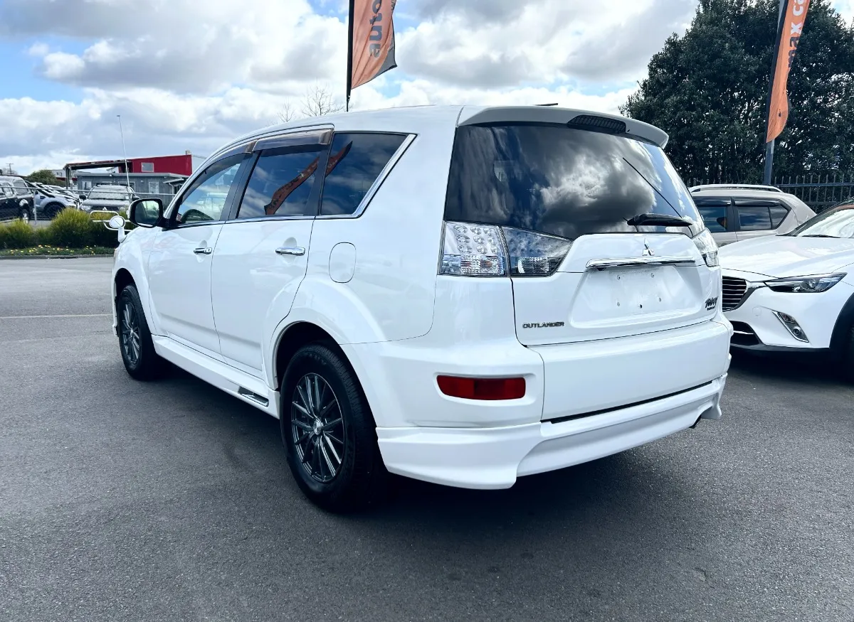 2012 Mitsubishi Outlander 7 SETAR ROADEST 20G Carousel 3