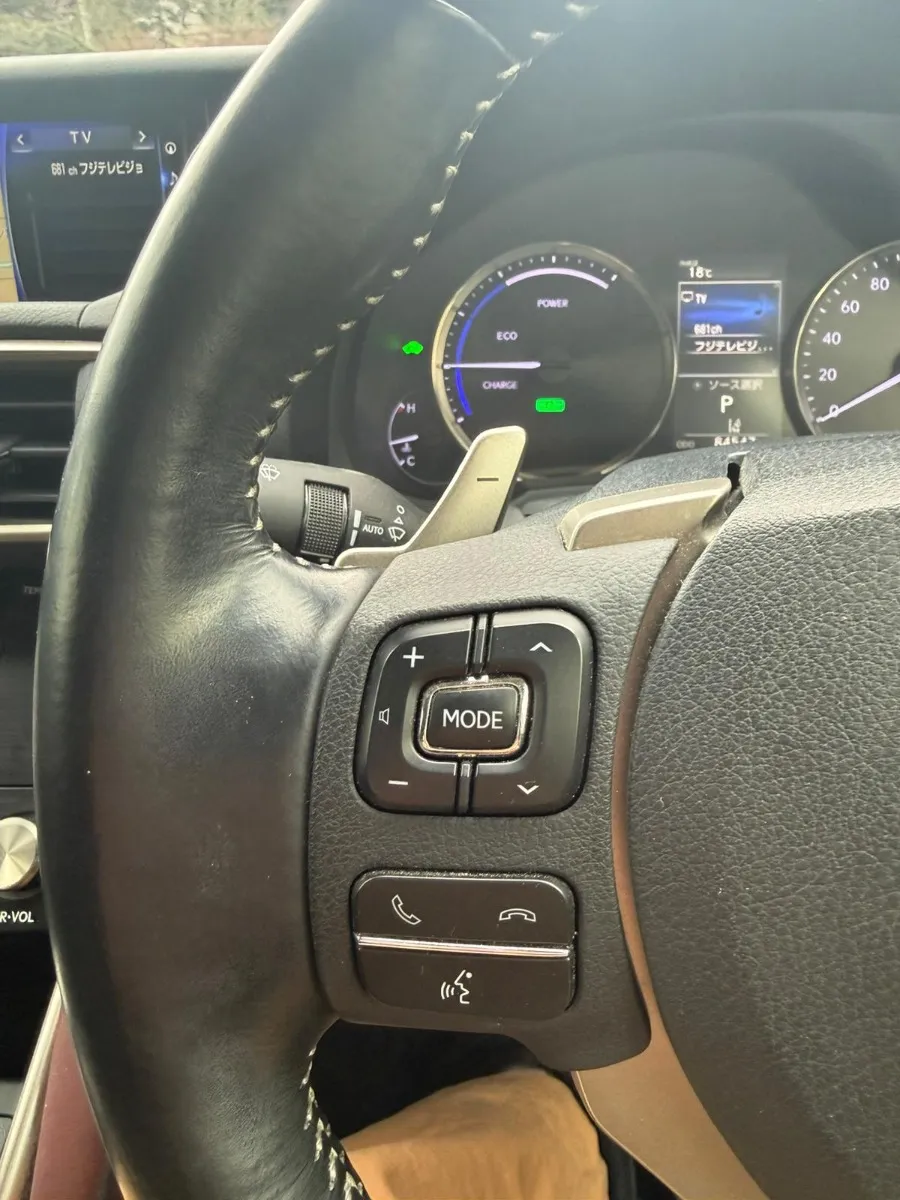 2017 Lexus IS 300h Carousel 1