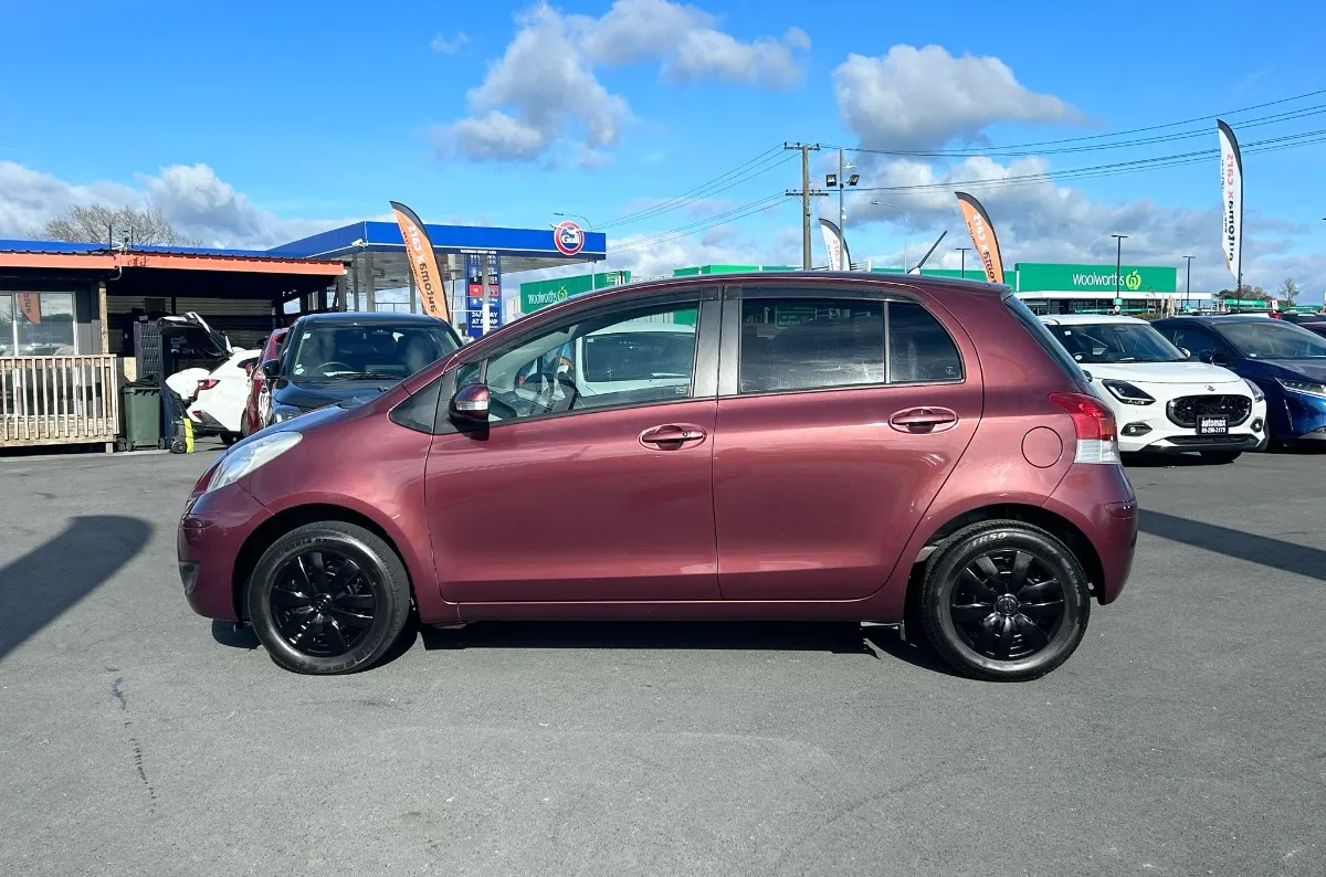 2009 Toyota Vitz Carousel 6
