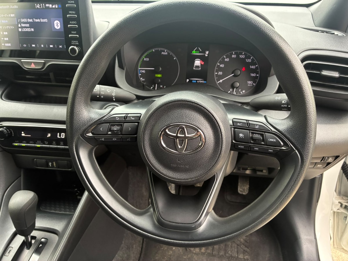 2021 Toyota Yaris Collage 2