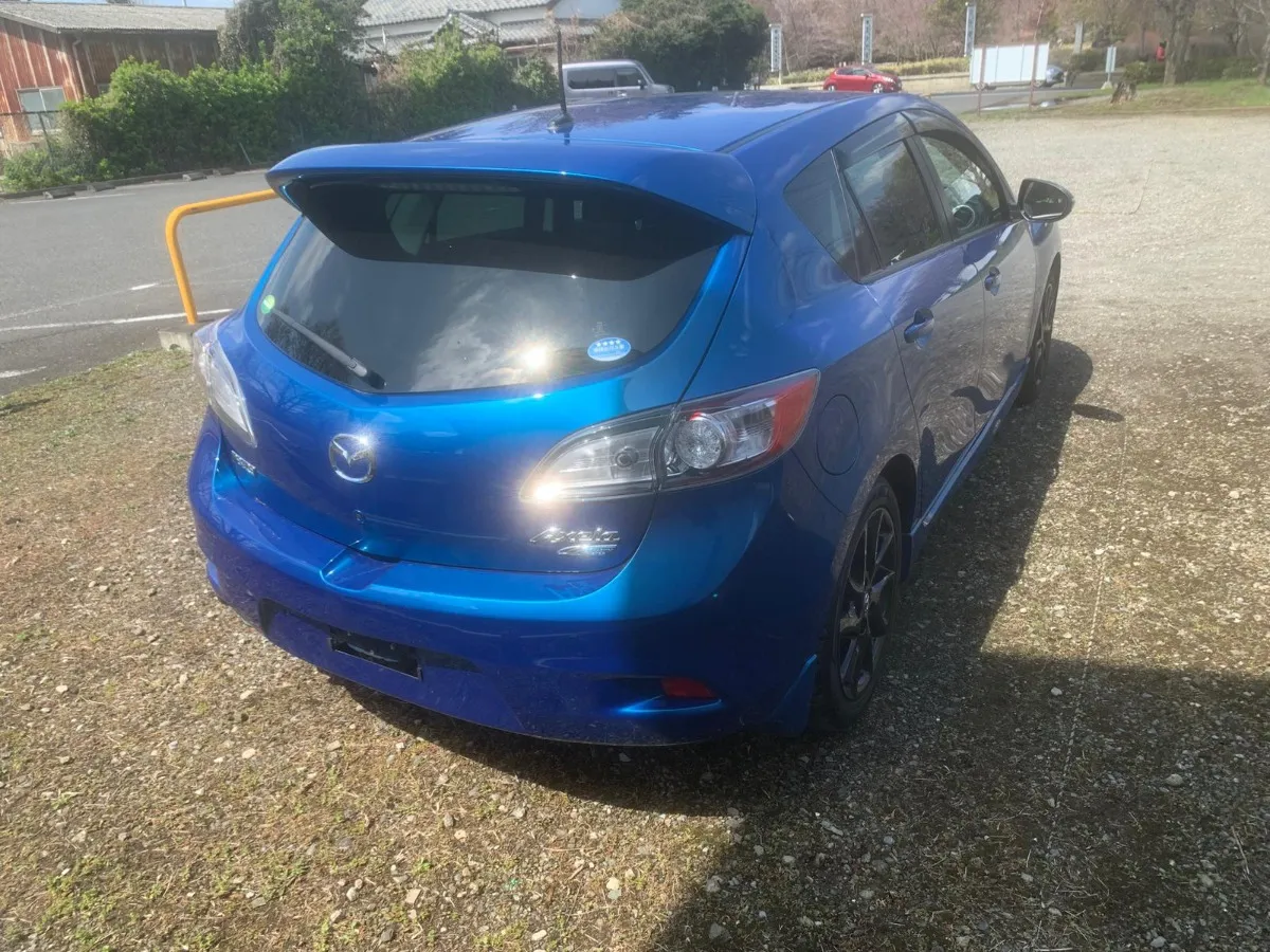 2013 Mazda Axela Carousel 4