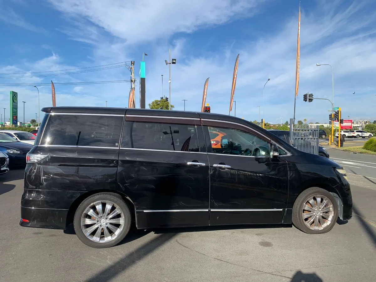 2010 Nissan Elgrand Carousel 7