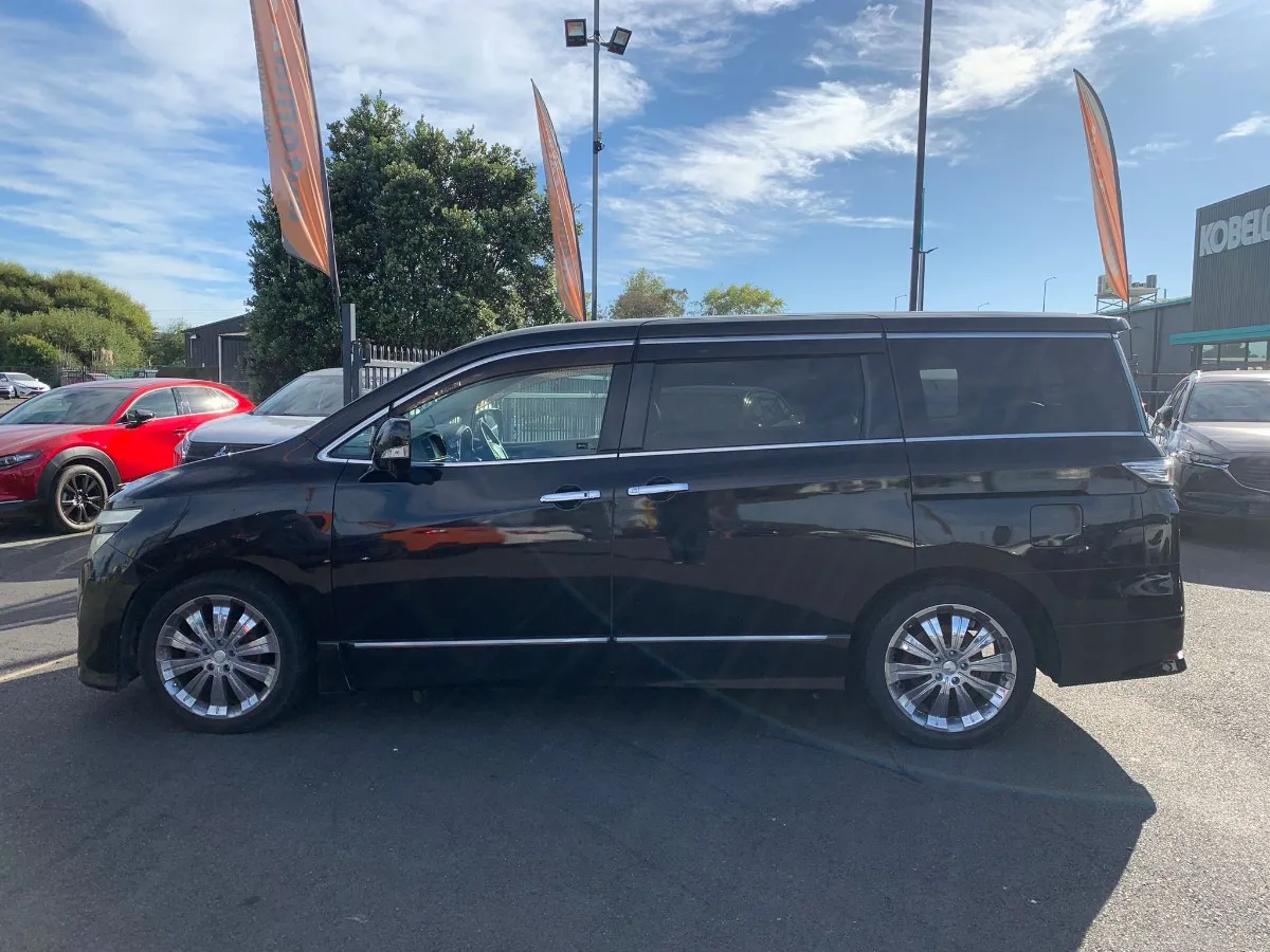 2010 Nissan Elgrand Carousel 3