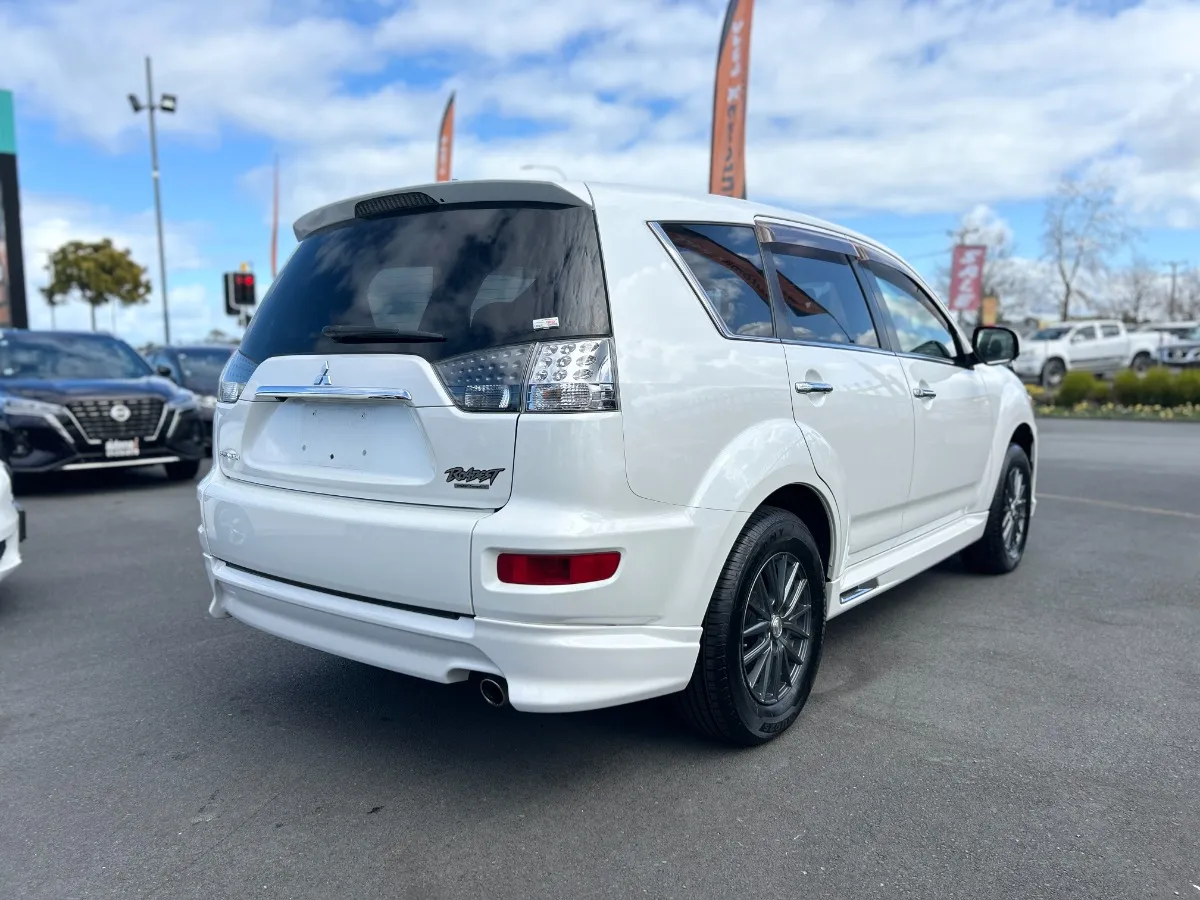 2012 Mitsubishi Outlander 7 SETAR ROADEST 20G Carousel 4