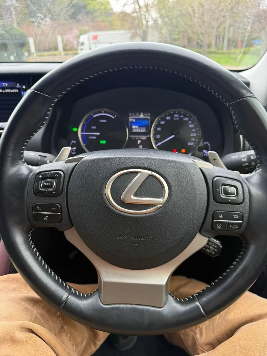 2017 Lexus IS 300h Carousel 2