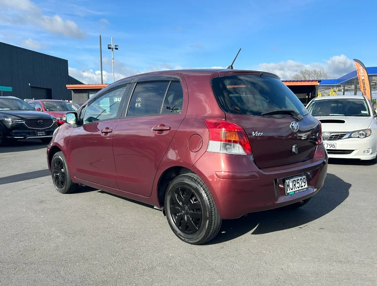 2009 Toyota Vitz Carousel 7