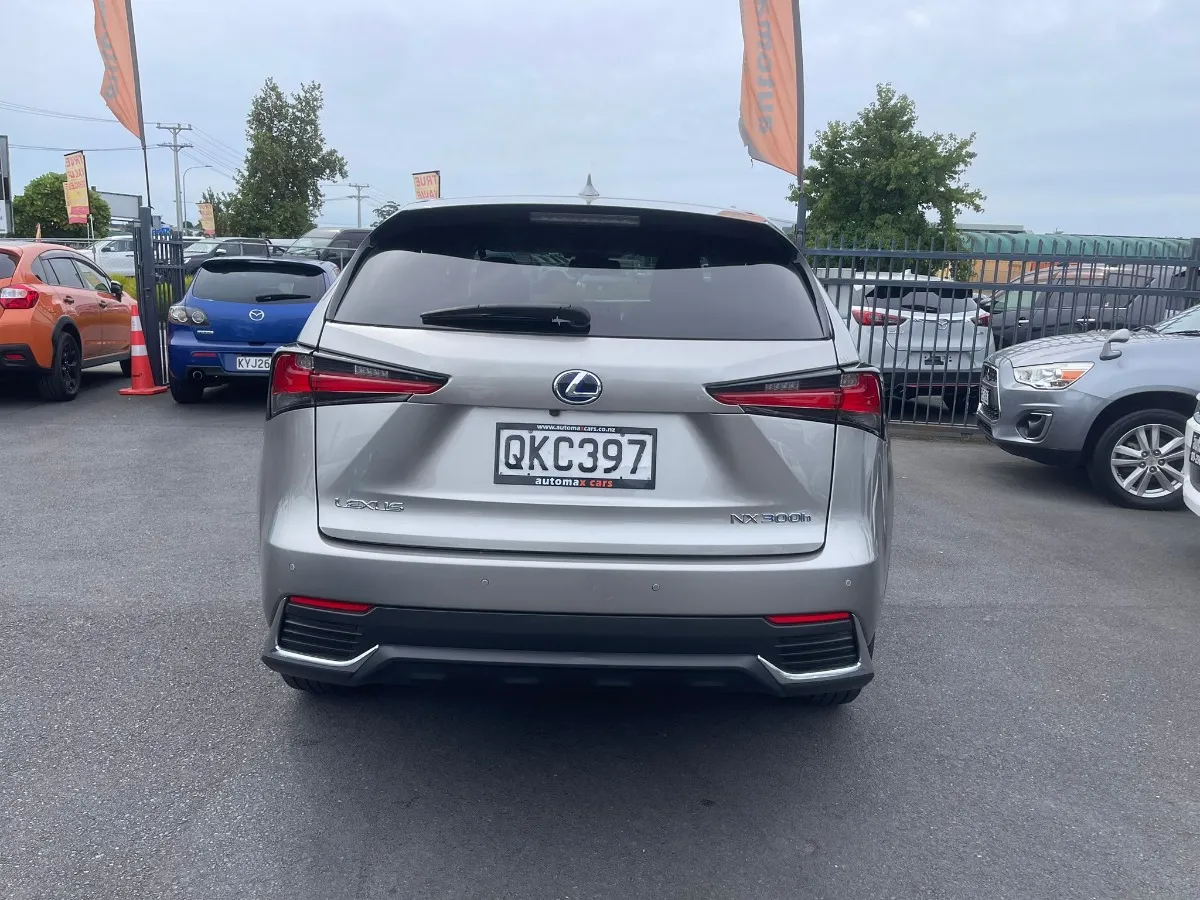 2020 Lexus NX 300h Carousel 5