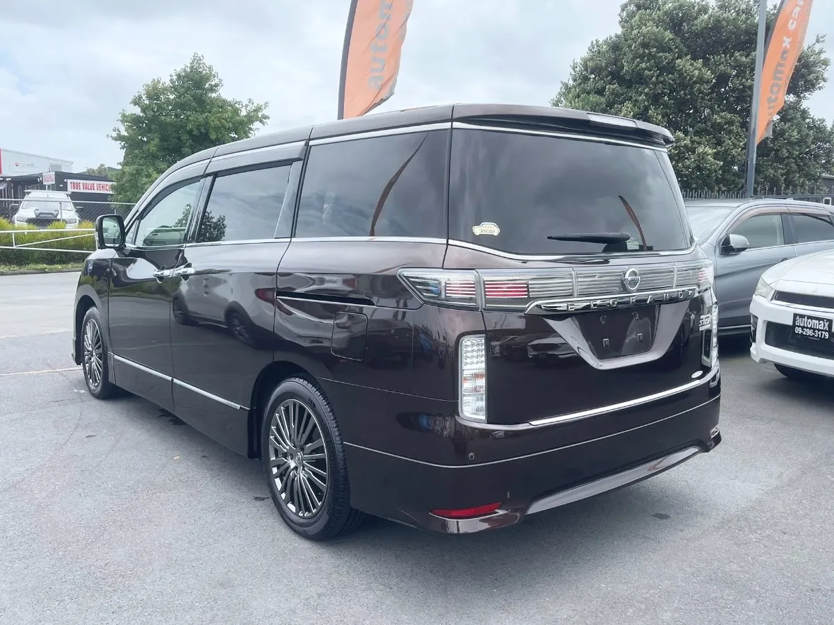 2017 Nissan Elgrand Carousel 5