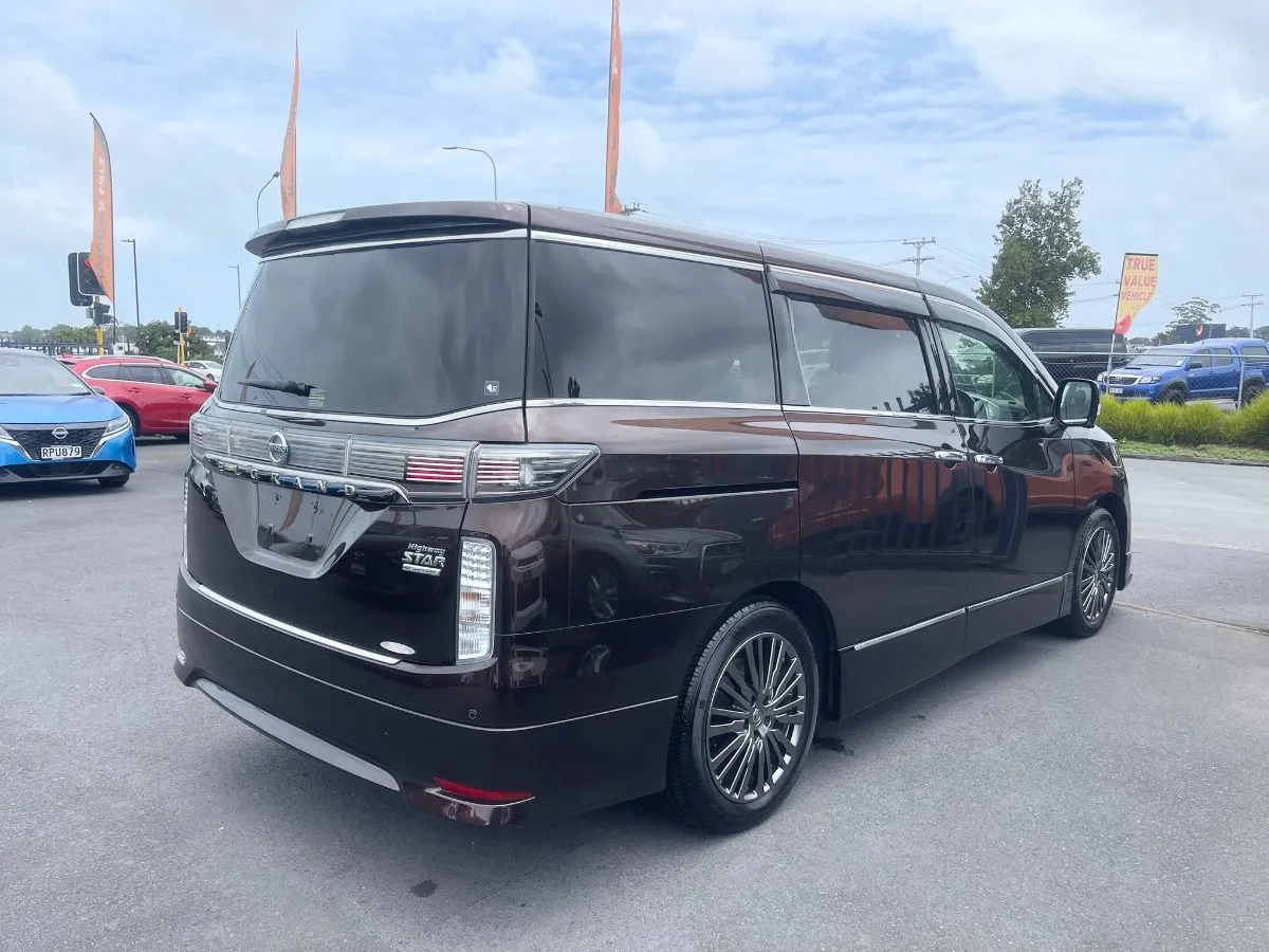 2017 Nissan Elgrand Carousel 3