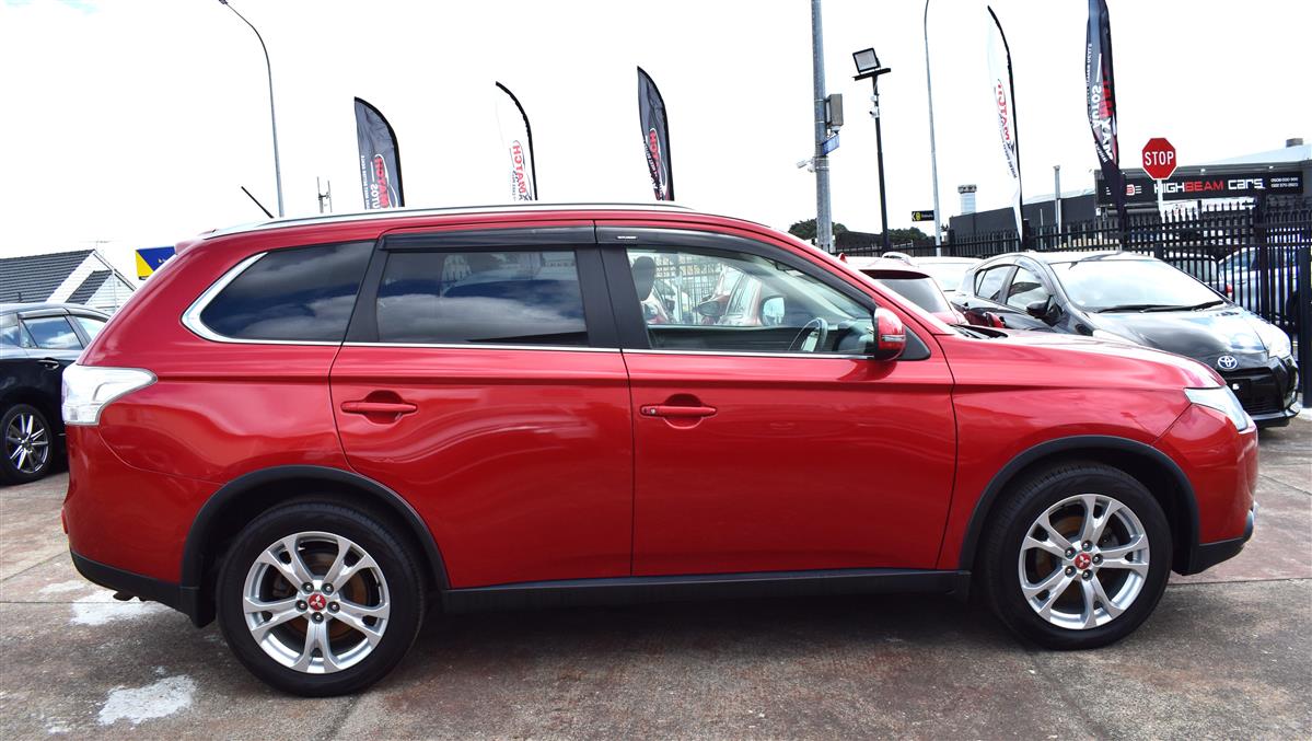 2014 Mitsubishi Outlander 24G 7 Seater Carousel 3