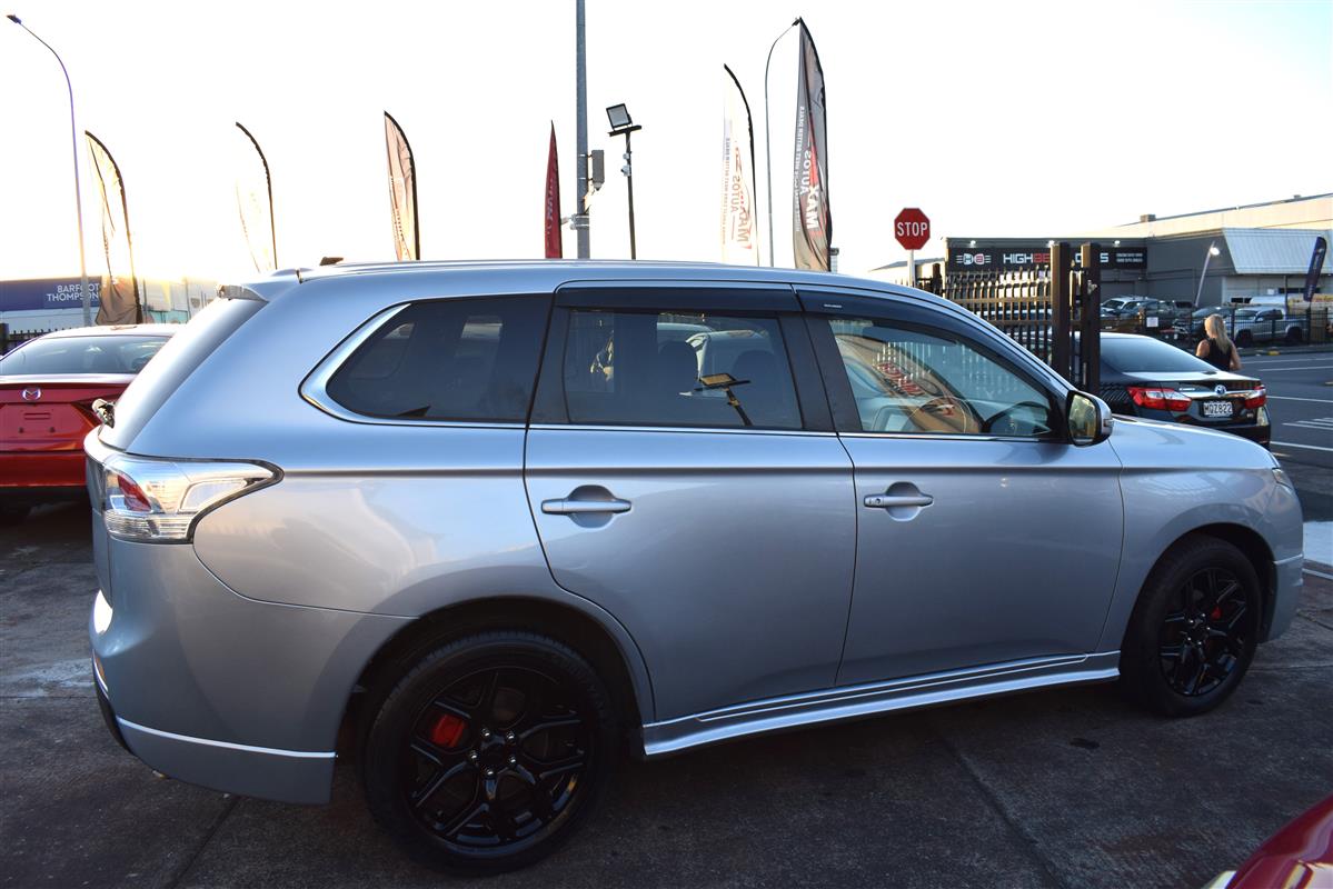 2013 Mitsubishi Outlander 24G*4WD*7 Seater Carousel 3