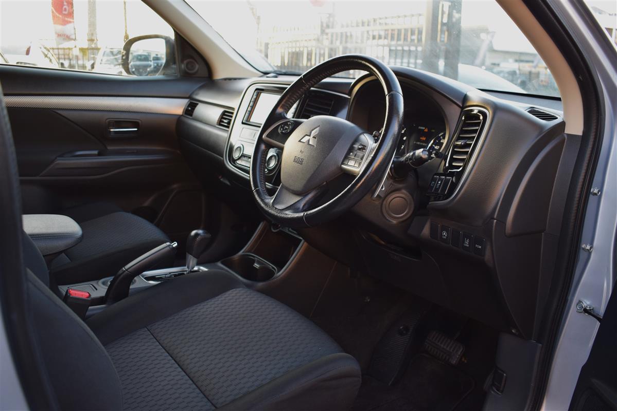 2013 Mitsubishi Outlander 24G*4WD*7 Seater Carousel 9