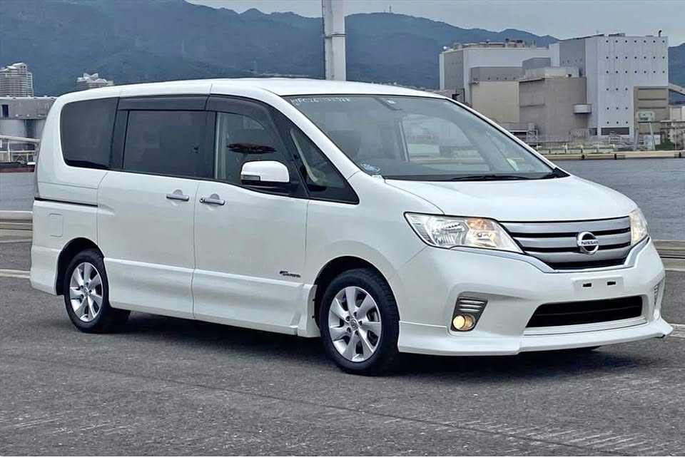 2013 Nissan Serena 