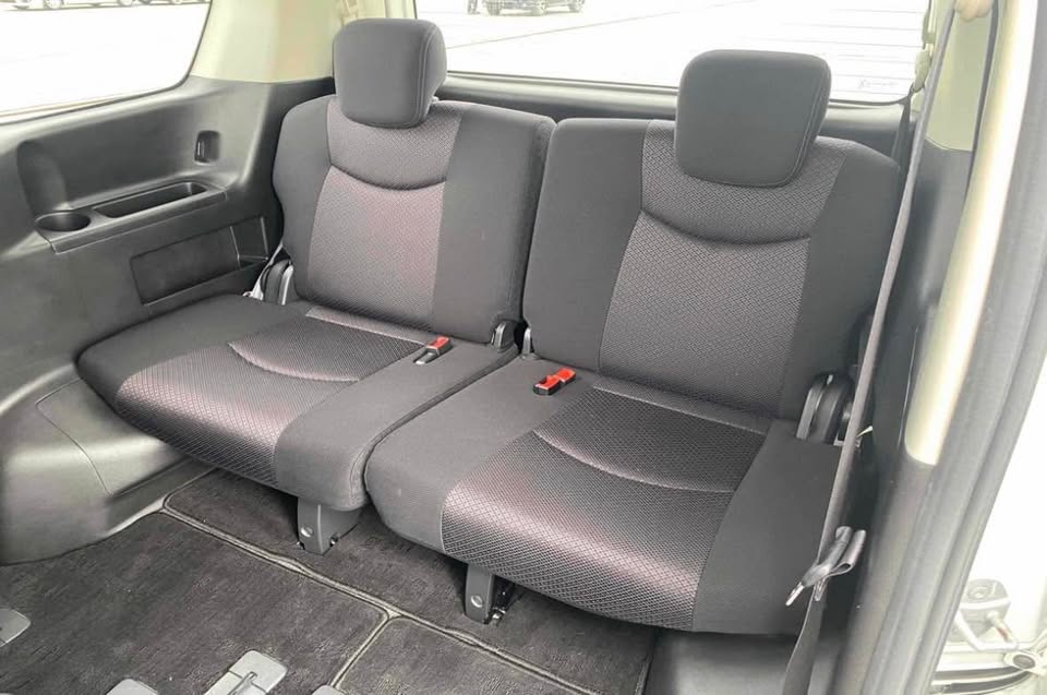 2013 Nissan Serena  Carousel 6