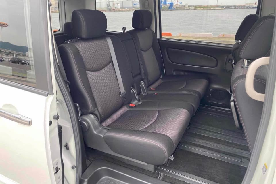 2013 Nissan Serena  Carousel 5