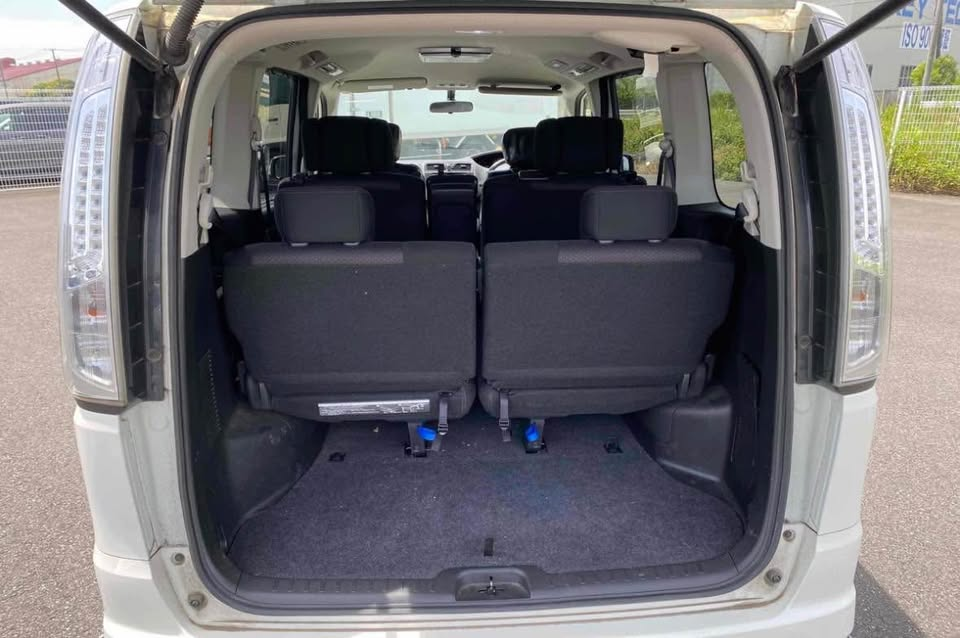 2012 Nissan Serena Carousel 7