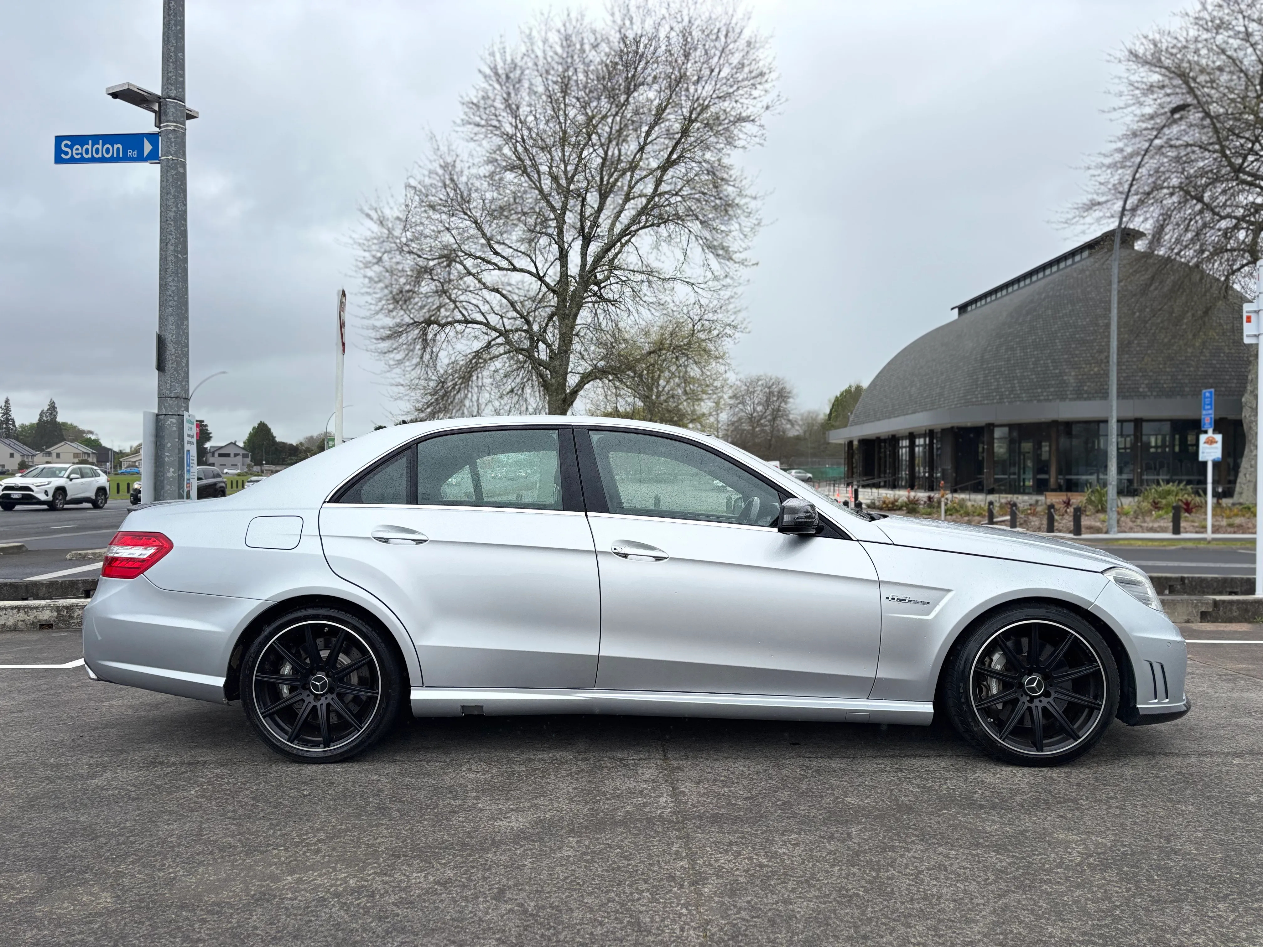 2010 Mercedes-Benz E63 6.2L V8 AMG Carousel 1