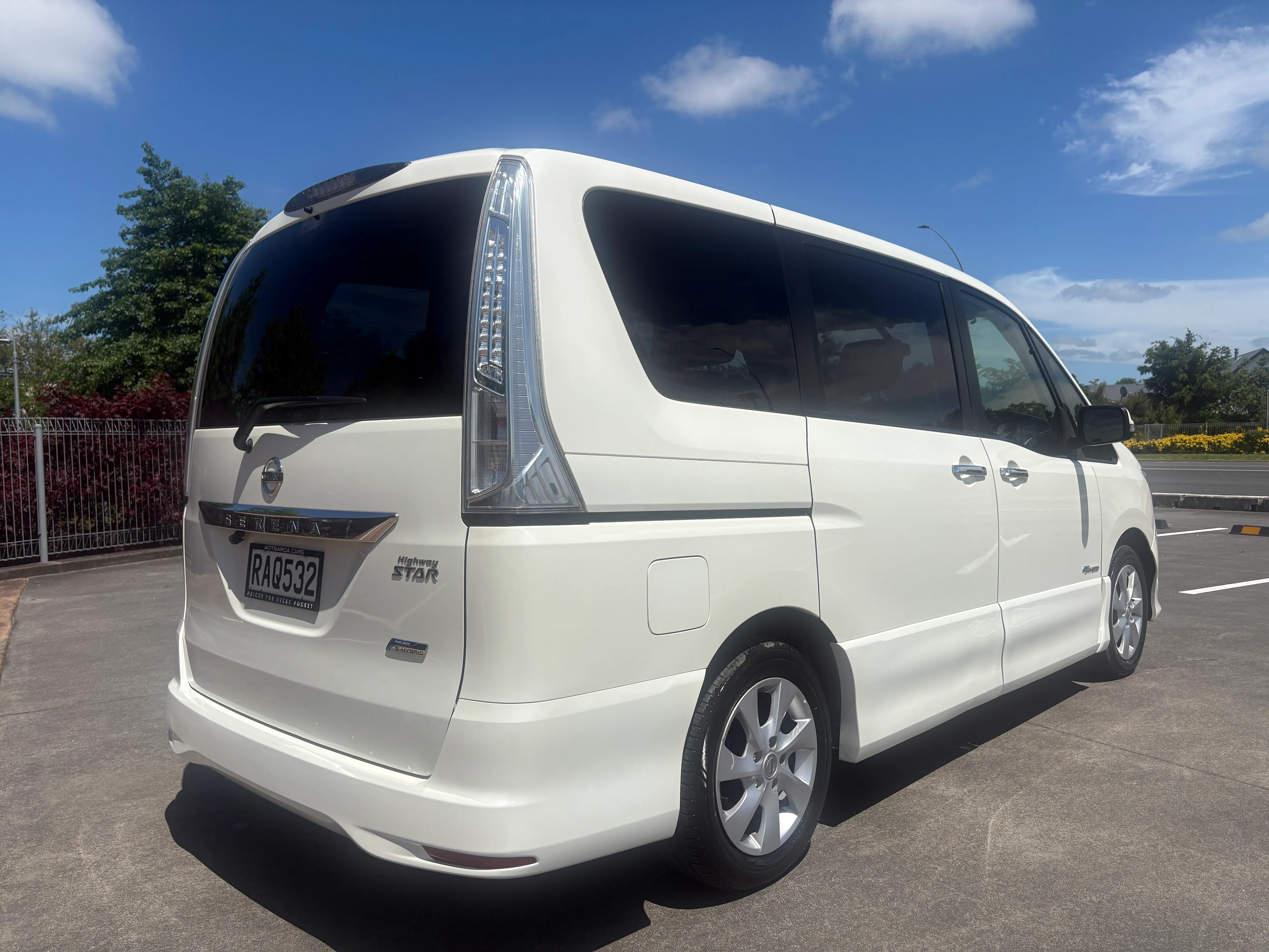 2013 Nissan Serena highway star hybrid Carousel 2
