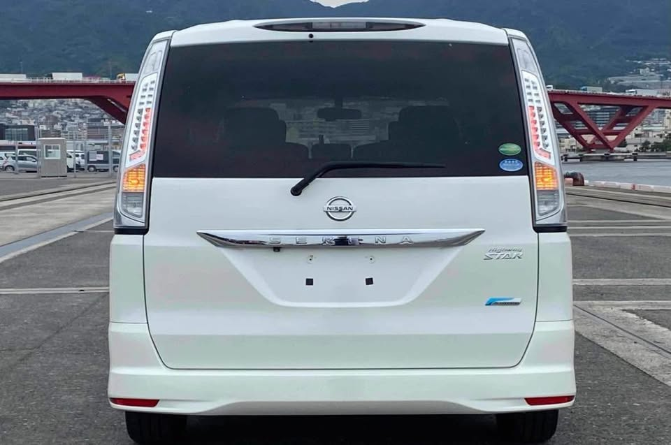 2013 Nissan Serena  Carousel 3