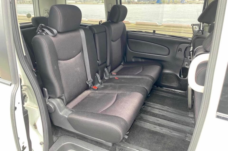 2012 Nissan Serena Carousel 5