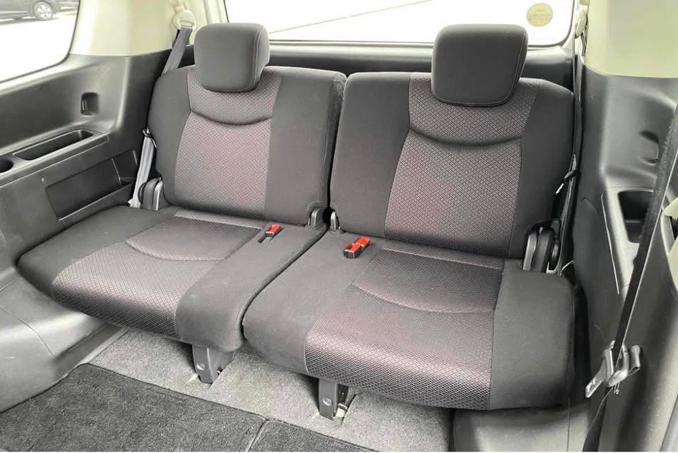 2012 Nissan Serena Carousel 6