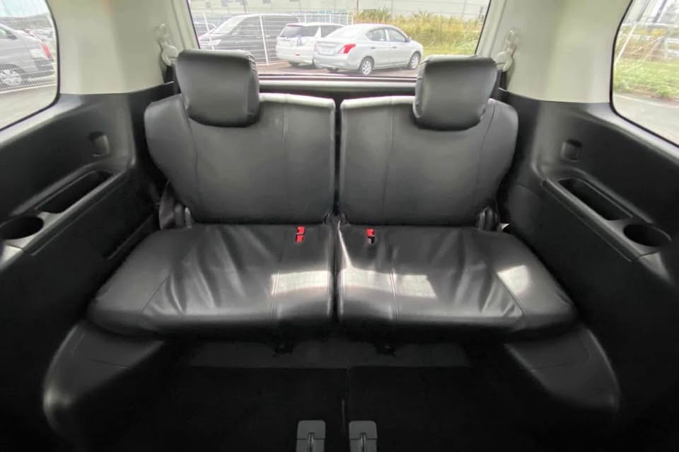 2011 Nissan Serena Carousel 5