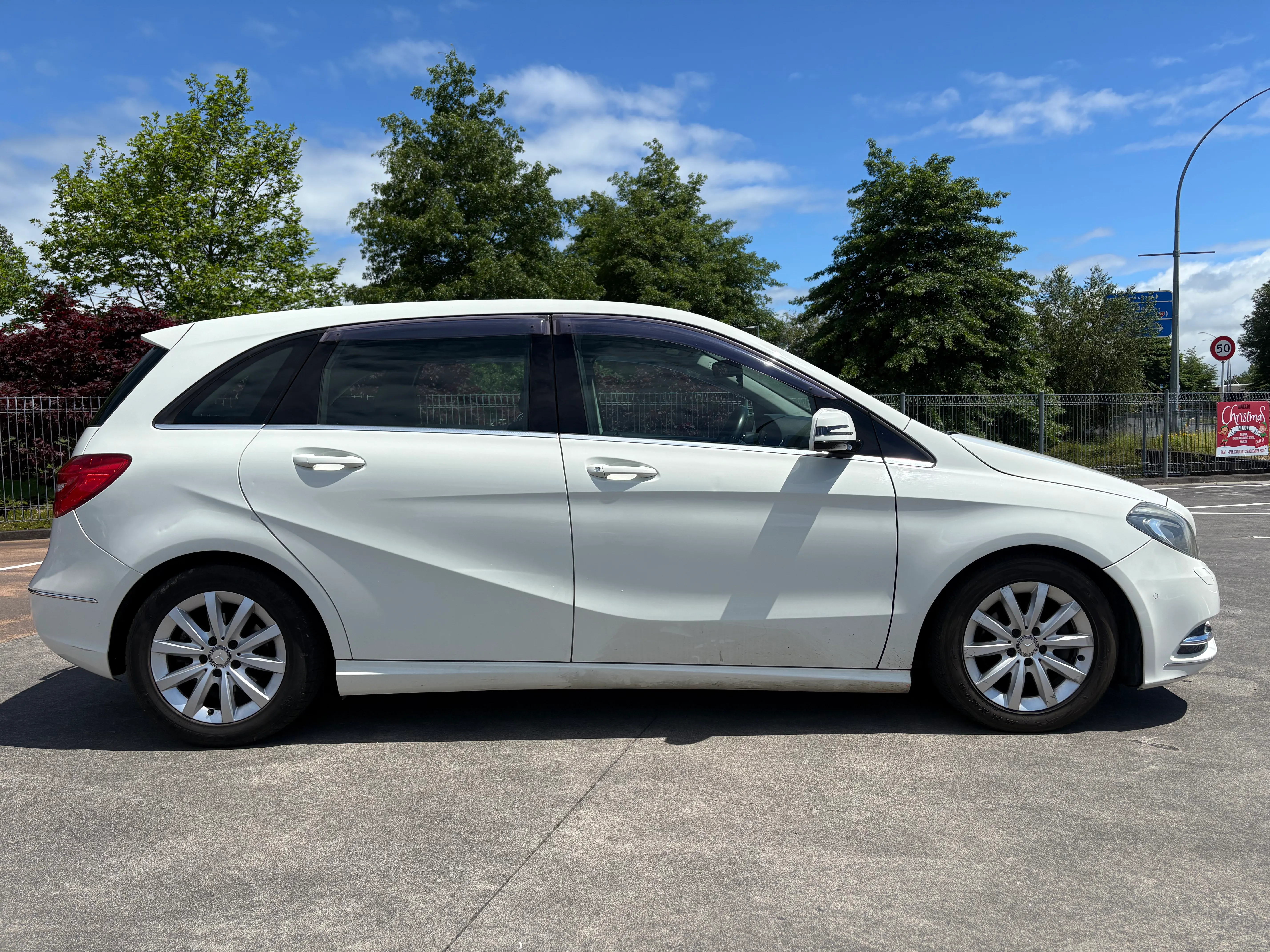 2012 Mercedes-Benz B180 Carousel 1