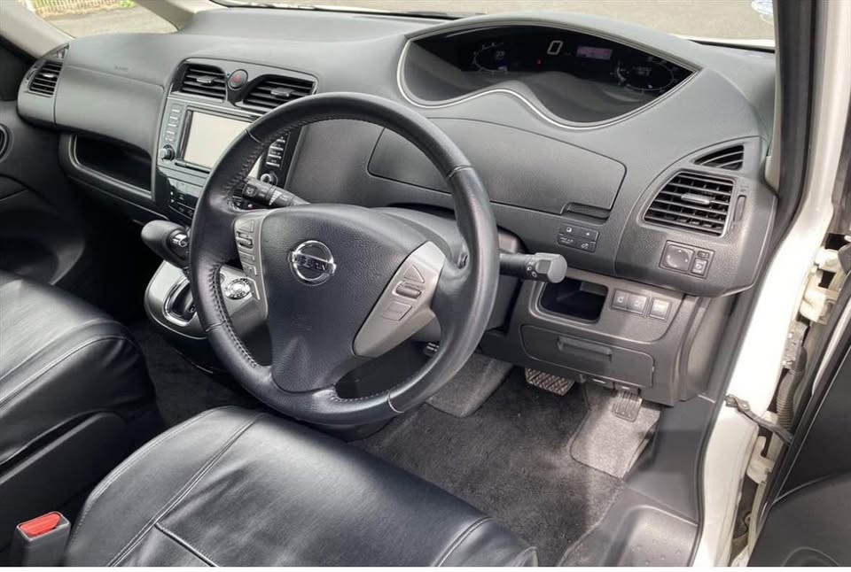2011 Nissan Serena Carousel 3
