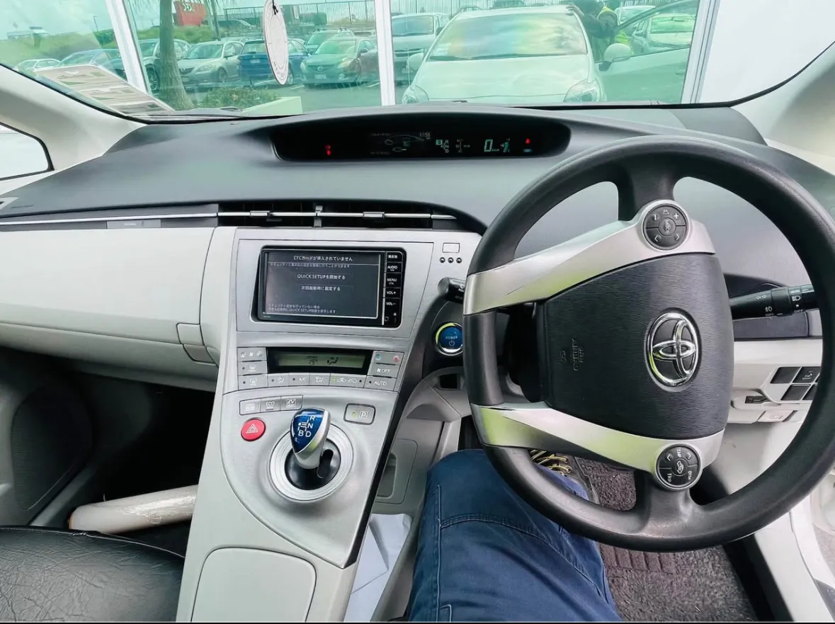 Toyota Prius 2015S Model Carousel 3